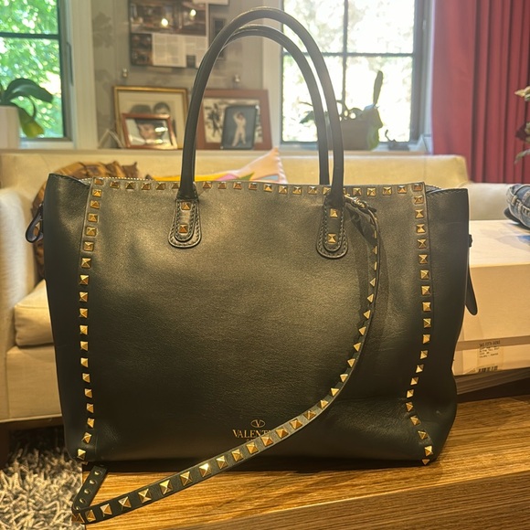 Valentino - Picture 1 of 9